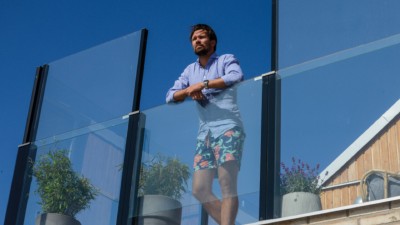 Glasräcke för balkongen